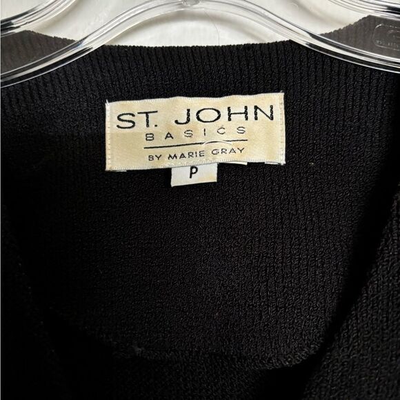 St.John By Marie Gray Made in USA
V-Neck Sweater in Black Size S Petite - Picture 7 of 8